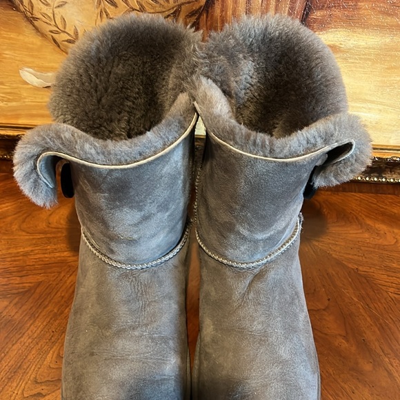 UGG Australia Bailey Button Gray Sheepskin  Winter Boots size 10 - Picture 6 of 13